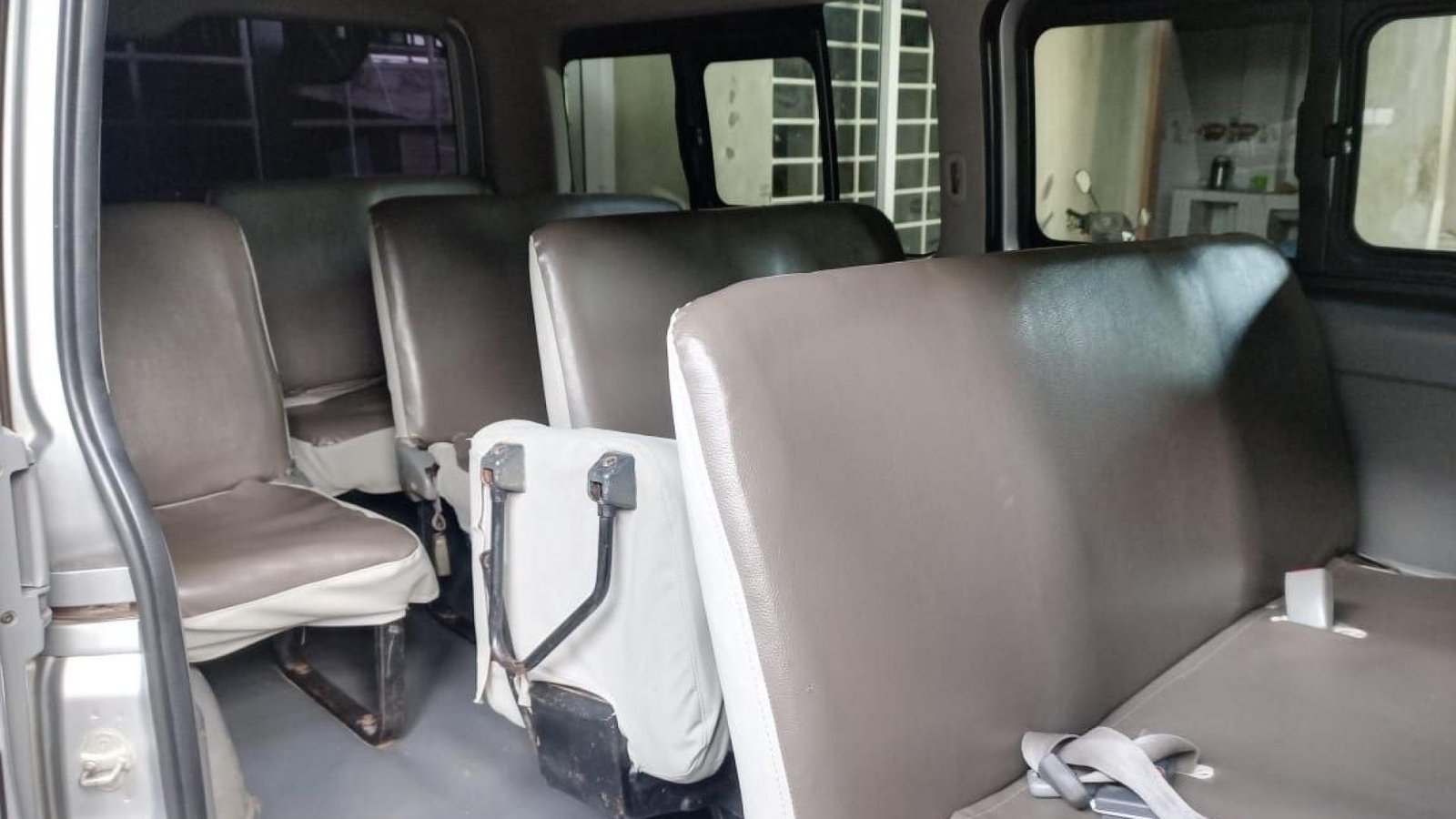 MINI BUS CE 7897 RB (location au sud du Bénin)