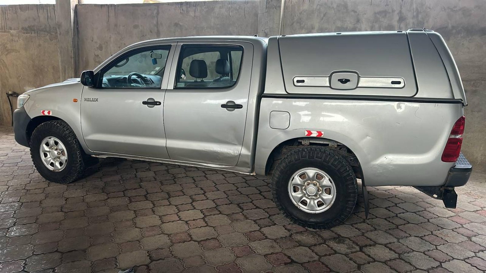 PICK-UP BY 7449 RB HILLUX (location au nord du Bénin)