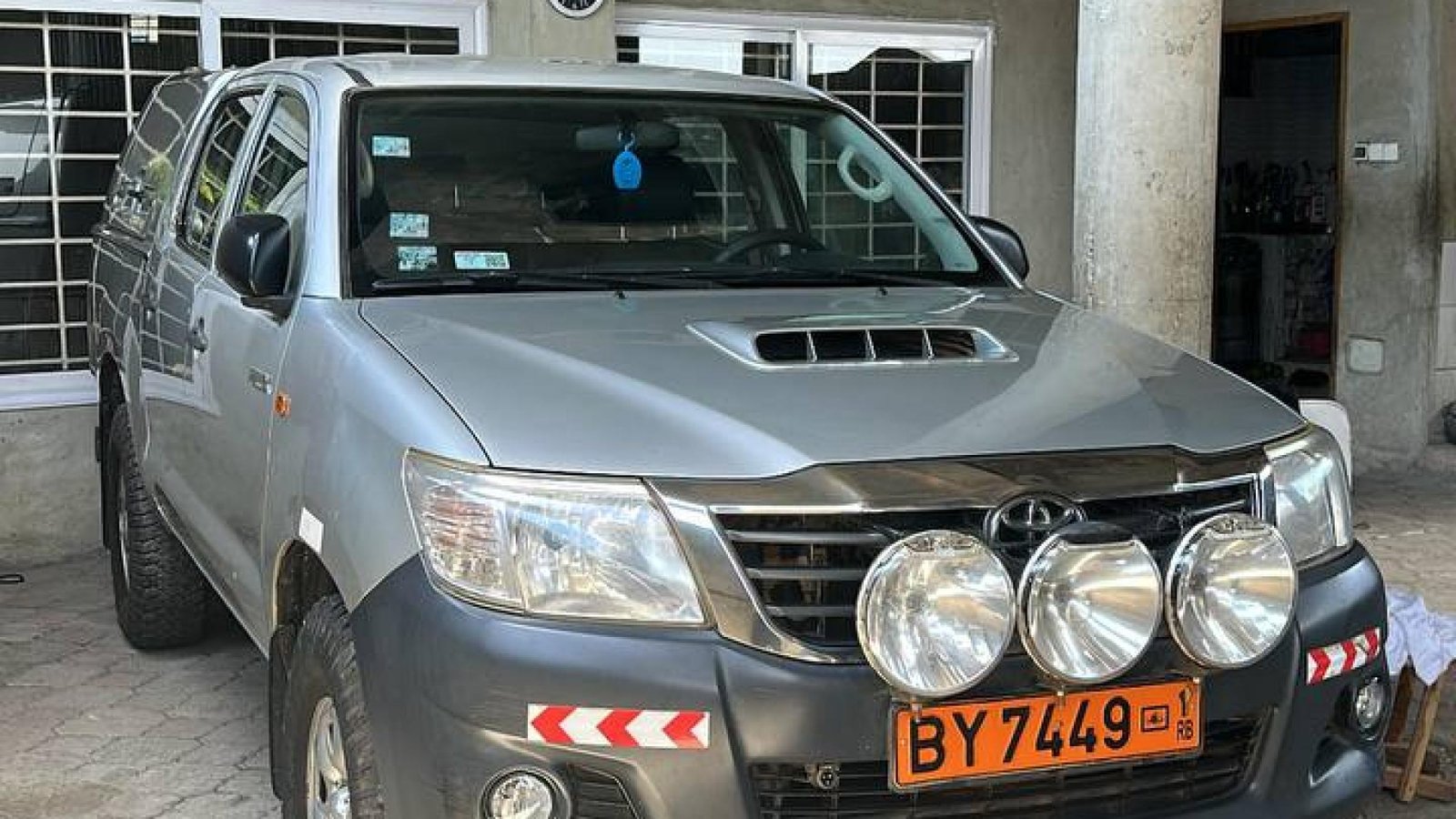 PICK-UP BY 7449 RB HILLUX (location au nord du Bénin)